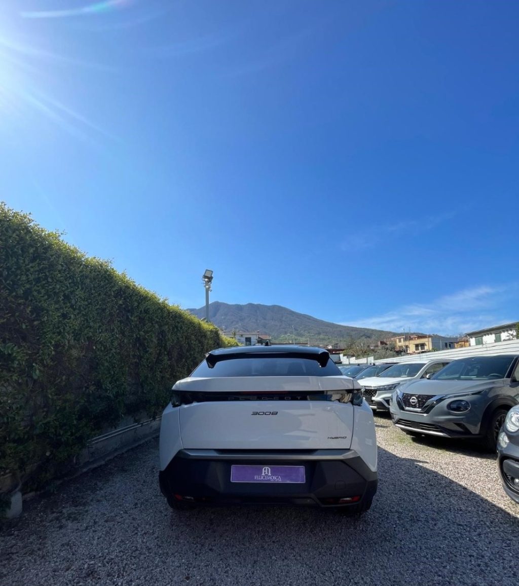 PEUGEOT 3008 Hybrid 145 e-DCS6 Allure - 12