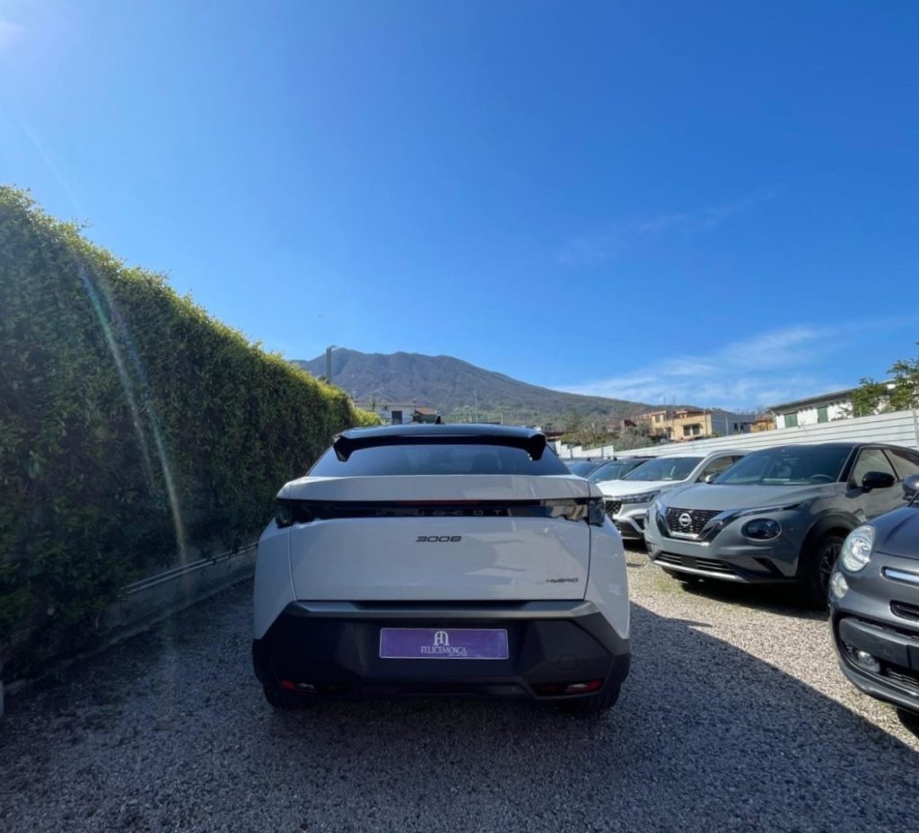 PEUGEOT 3008 Hybrid 145 e-DCS6 Allure - 13