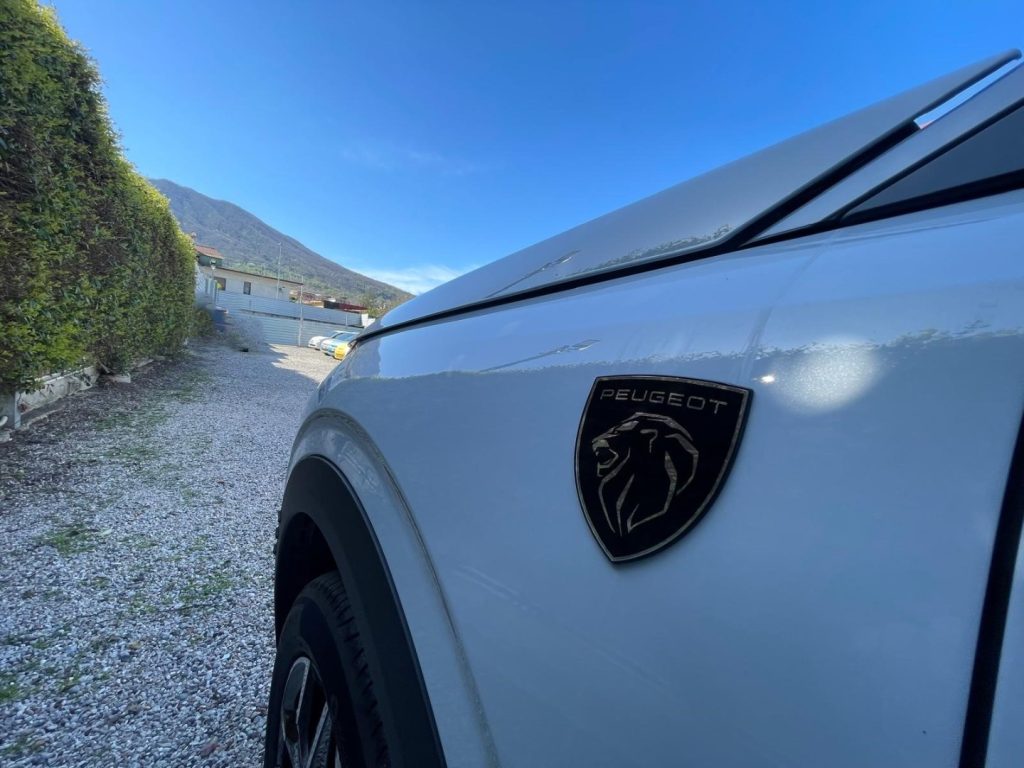 PEUGEOT 3008 Hybrid 145 e-DCS6 Allure - 16