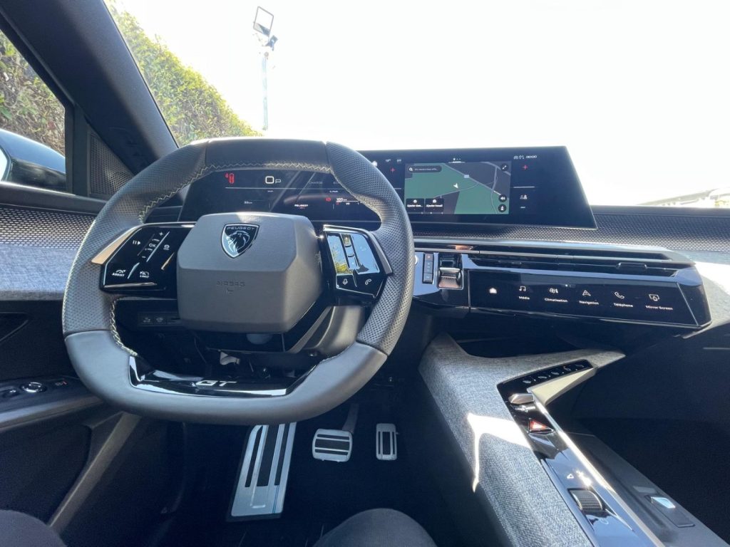 PEUGEOT 3008 Hybrid 145 e-DCS6 Allure - 18