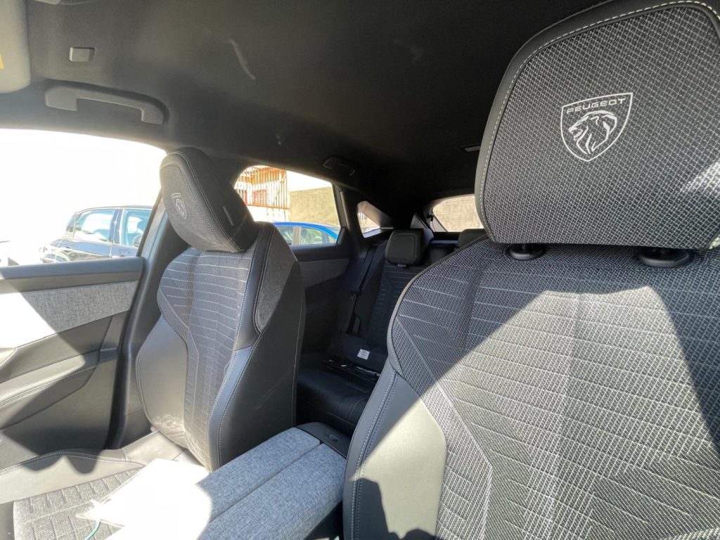 PEUGEOT 3008 Hybrid 145 e-DCS6 Allure - 19