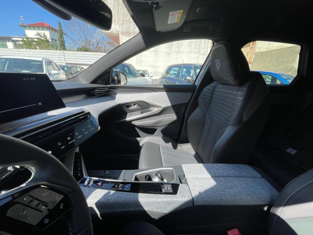 PEUGEOT 3008 Hybrid 145 e-DCS6 Allure - 20