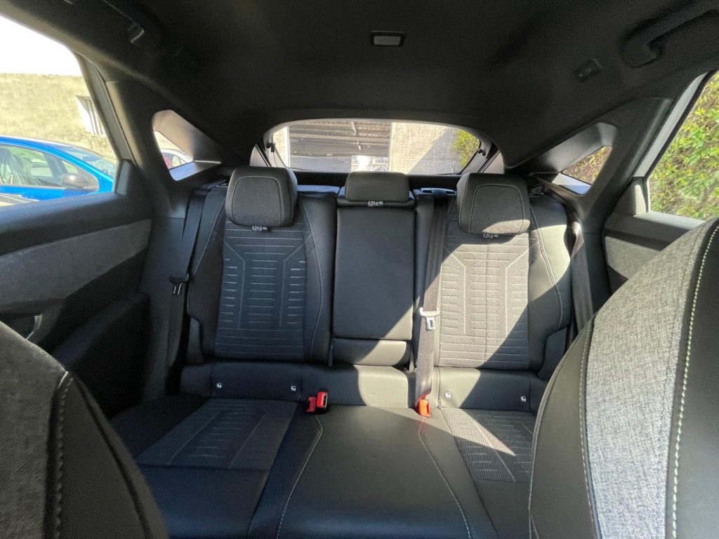 PEUGEOT 3008 Hybrid 145 e-DCS6 Allure - 21