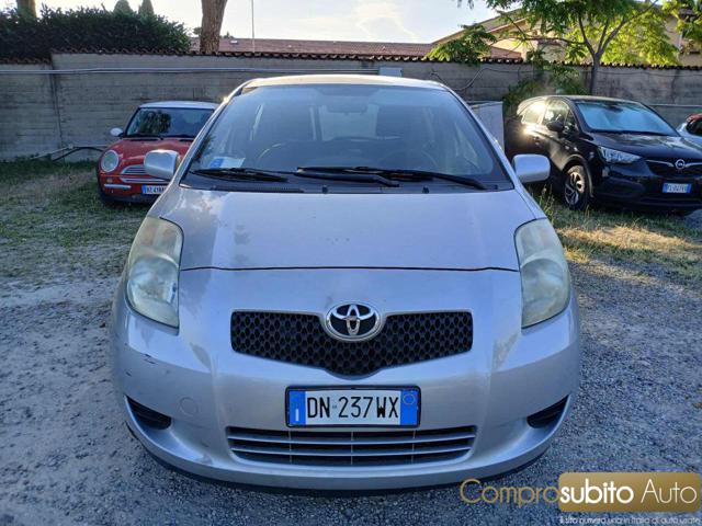 TOYOTA Yaris Grigio pastello