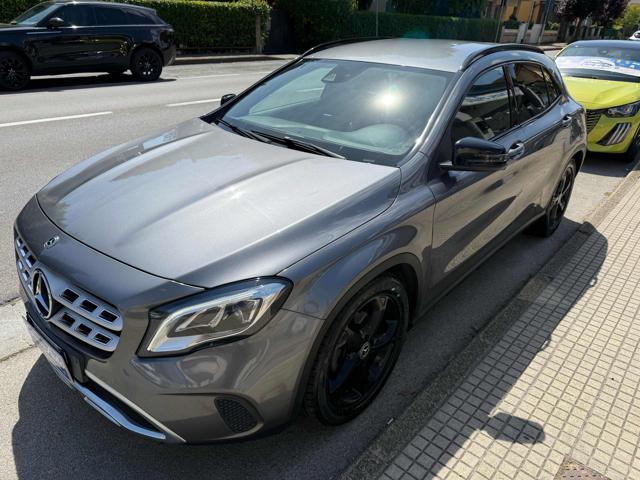 MERCEDES-BENZ GLA 180 Grigio scuro metallizzato