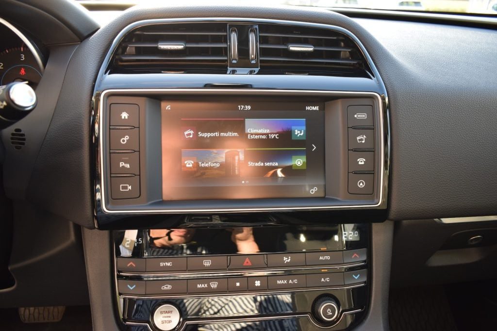 JAGUAR F-Pace 2.0 D 180 CV AWD aut. R-Sport MOTORE NUOVO - 13