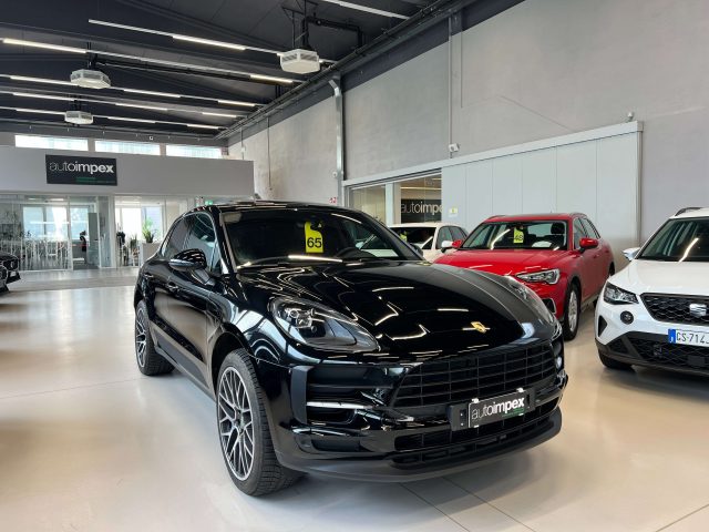 PORSCHE Macan Schwarz pastell