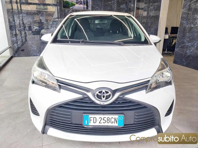 TOYOTA Yaris White pastel