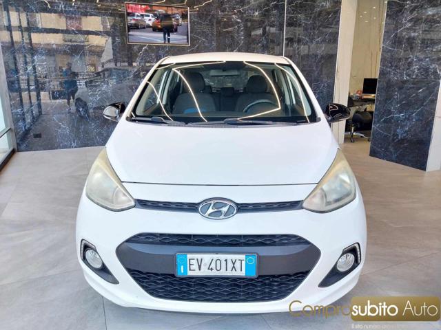 HYUNDAI i10 White pastel