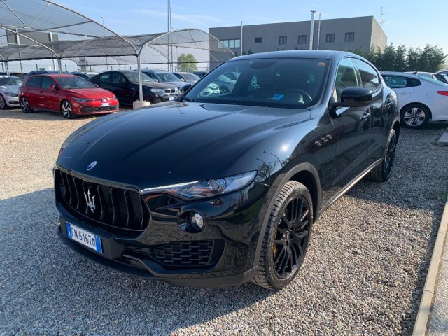 MASERATI Levante Nero metallizzato