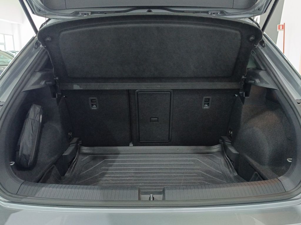 VOLKSWAGEN T-Roc 1.0 TSI R-Line - 12