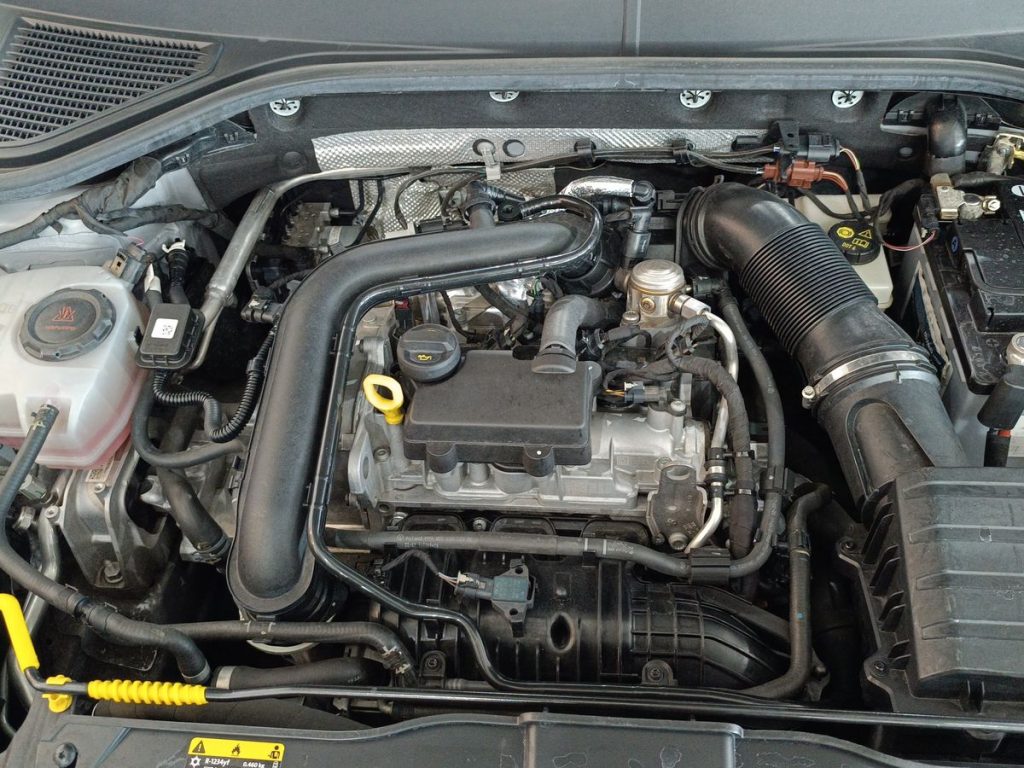 VOLKSWAGEN T-Roc 1.0 TSI R-Line - 24