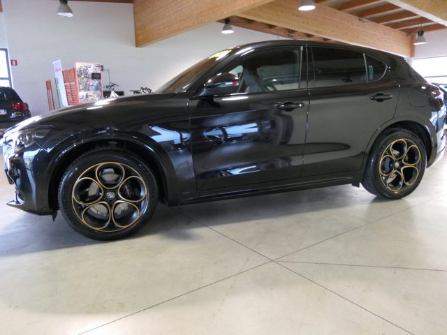 ALFA ROMEO Stelvio Schwarz metallisiert