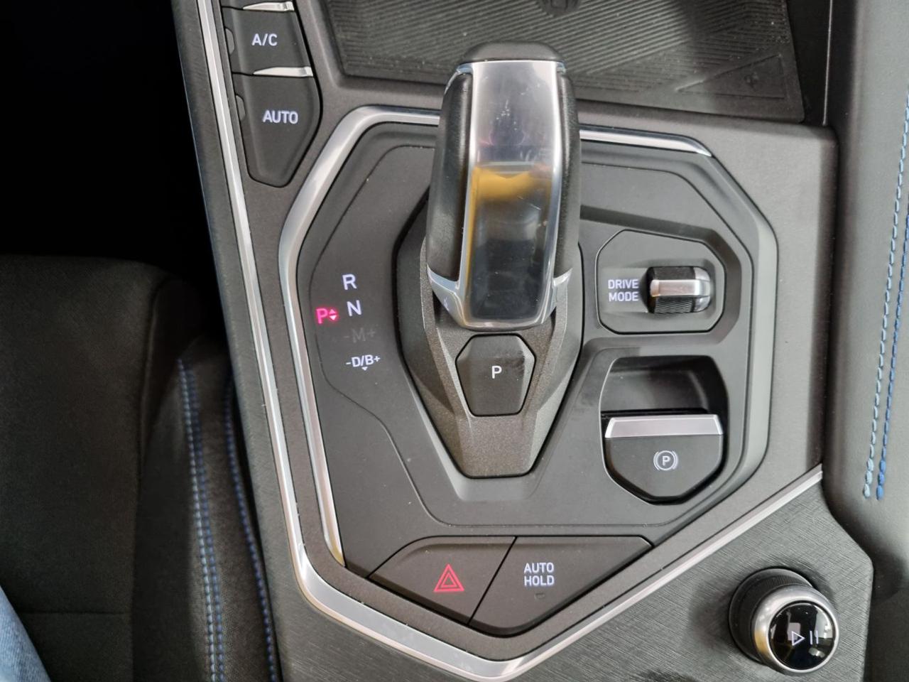 LYNK & CO 01 PHEV - 29