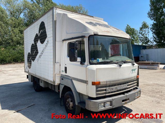 NISSAN  Bianco pastello