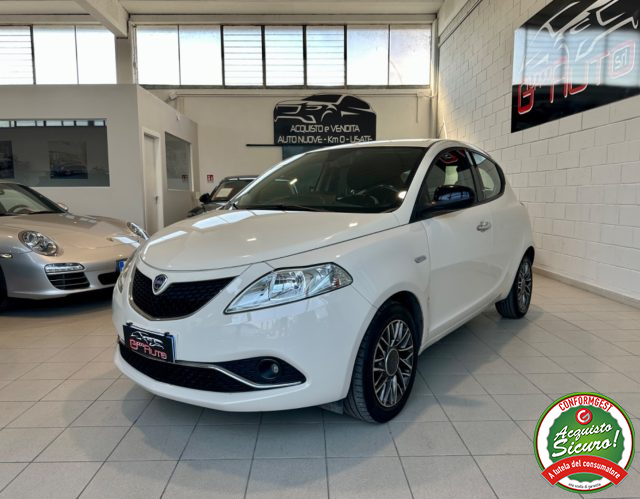 LANCIA Ypsilon Bianco pastello