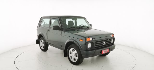 LADA Niva Verde petrolio metallizzato