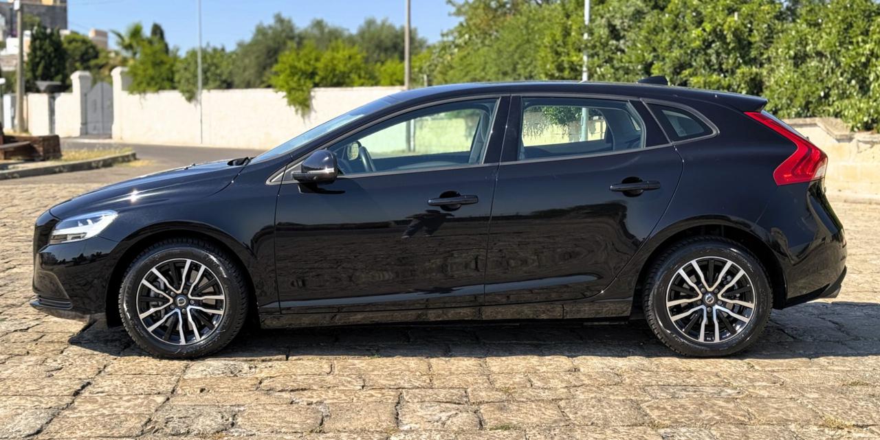 VOLVO V40 D2 2.0d 120cv Geartronic Business Plus - 18