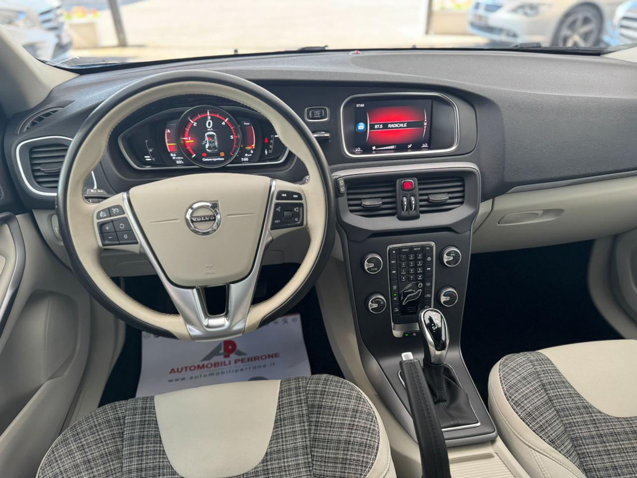 VOLVO V40 D2 2.0d 120cv Geartronic Business Plus - 21