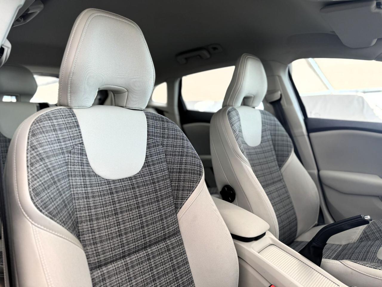 VOLVO V40 D2 2.0d 120cv Geartronic Business Plus - 28