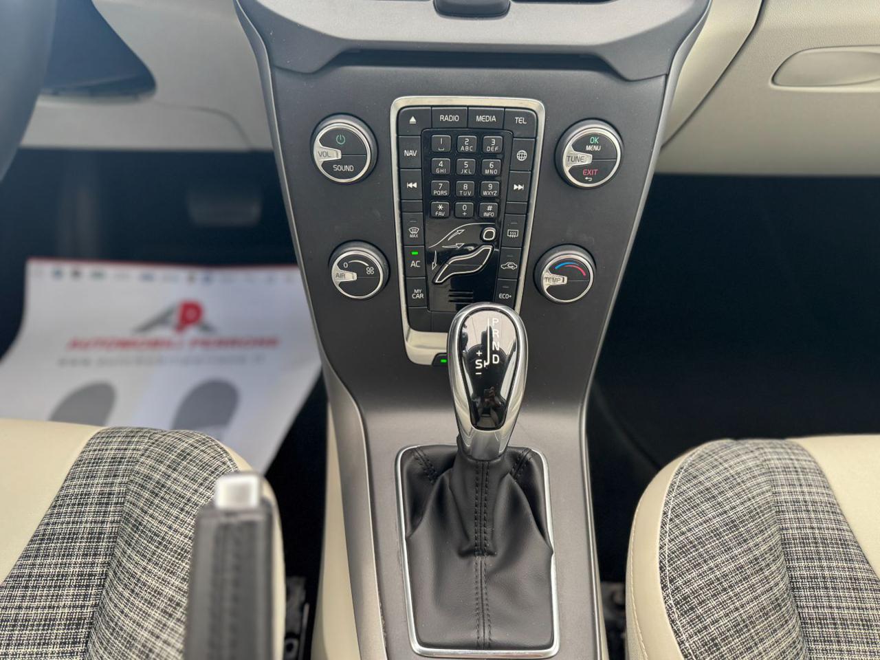 VOLVO V40 D2 2.0d 120cv Geartronic Business Plus - 11