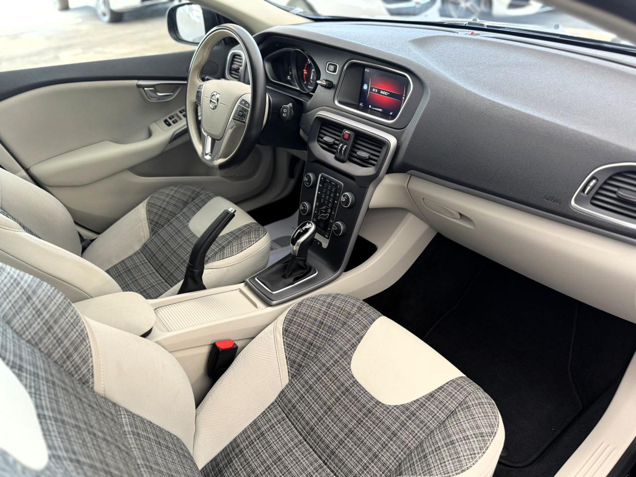 VOLVO V40 D2 2.0d 120cv Geartronic Business Plus - 9