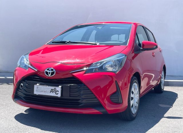 TOYOTA Yaris Nero pastello