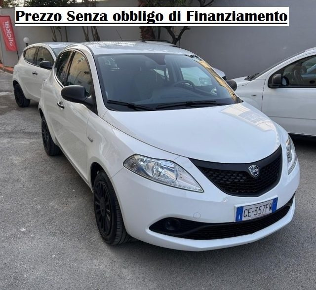 LANCIA Ypsilon Bianco pastello