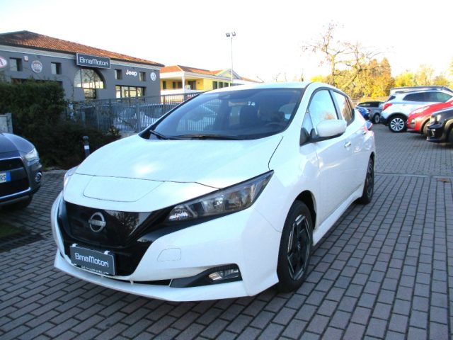 NISSAN Leaf Bianco pastello