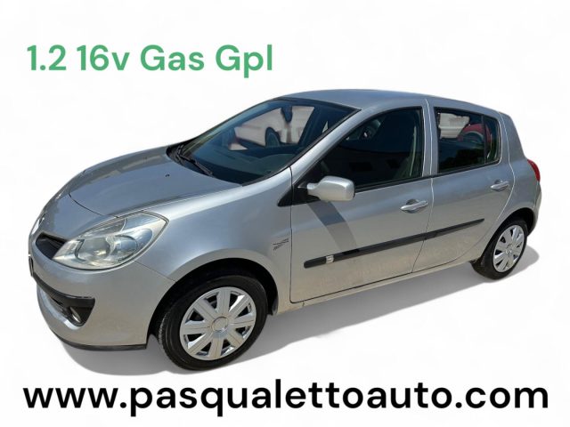 RENAULT Clio Argento metallizzato