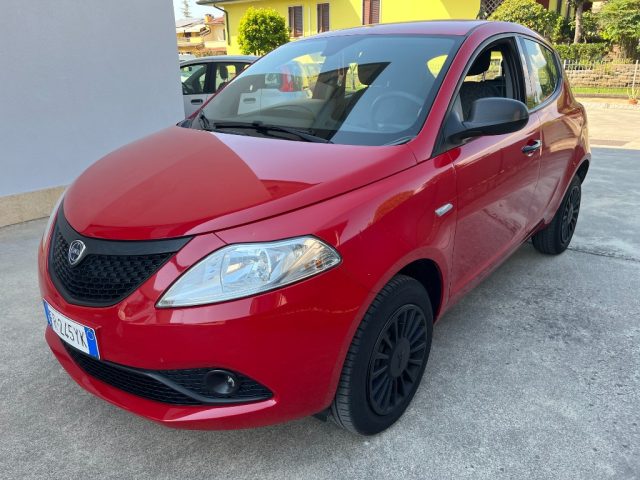 LANCIA Ypsilon Rosso pastello