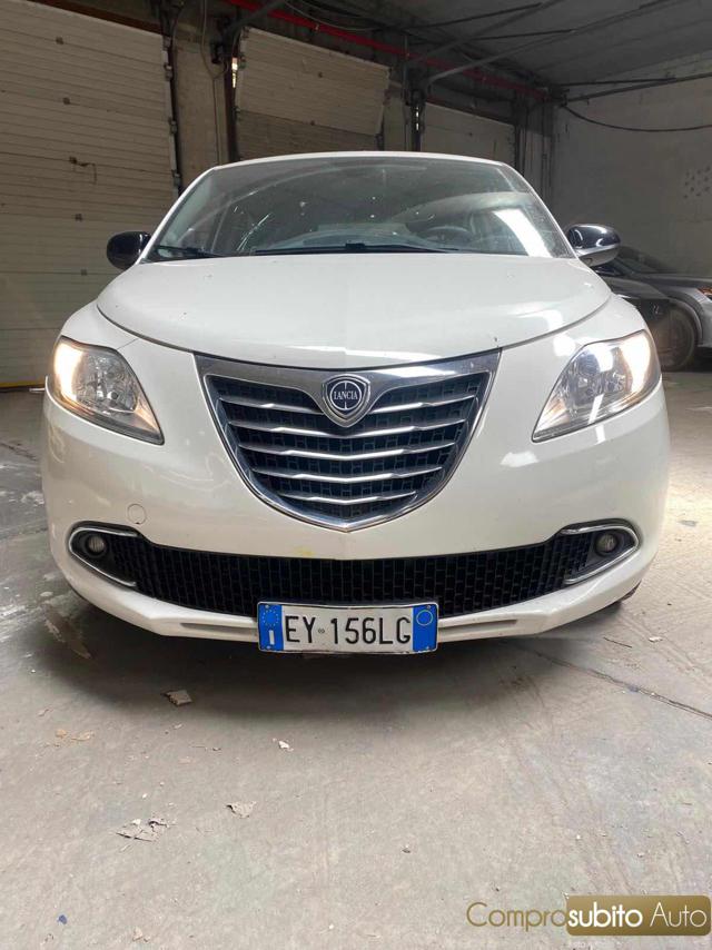 LANCIA Ypsilon Bianco pastello