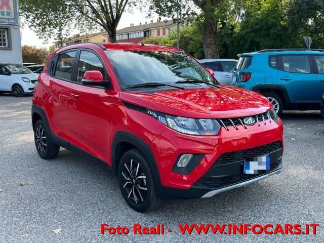 MAHINDRA KUV100 Rosso pastello