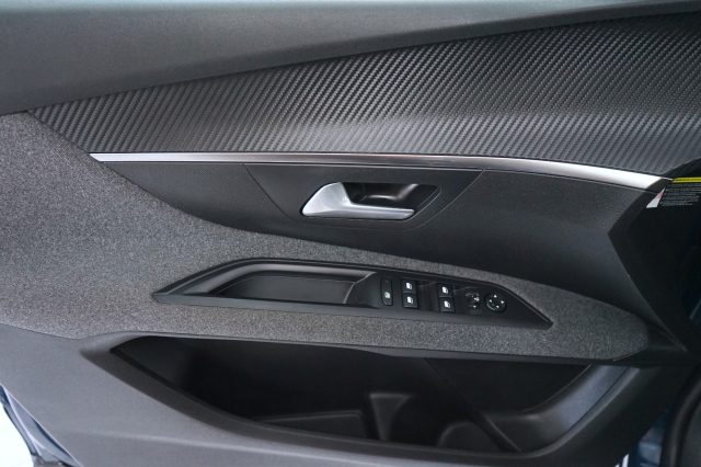 PEUGEOT 5008 31
