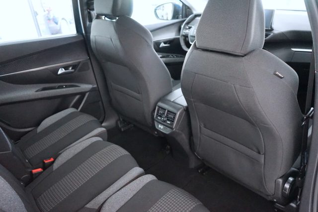PEUGEOT 5008 40