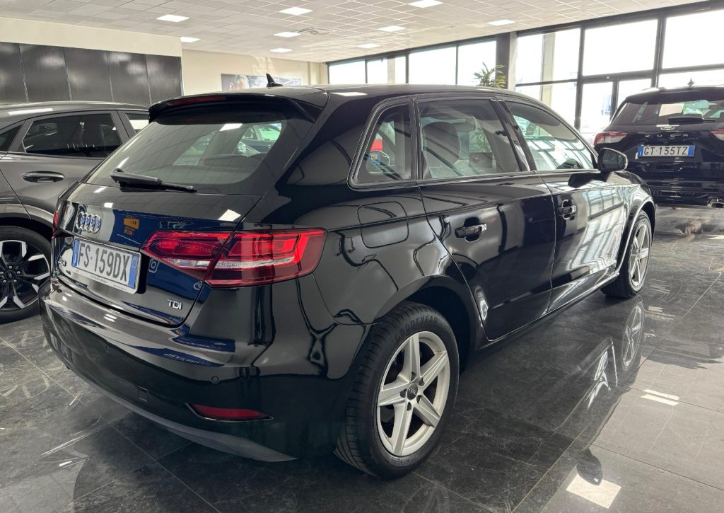 AUDI A3 SPB 1.6 TDI 116 CV S-Tronic Business - 4