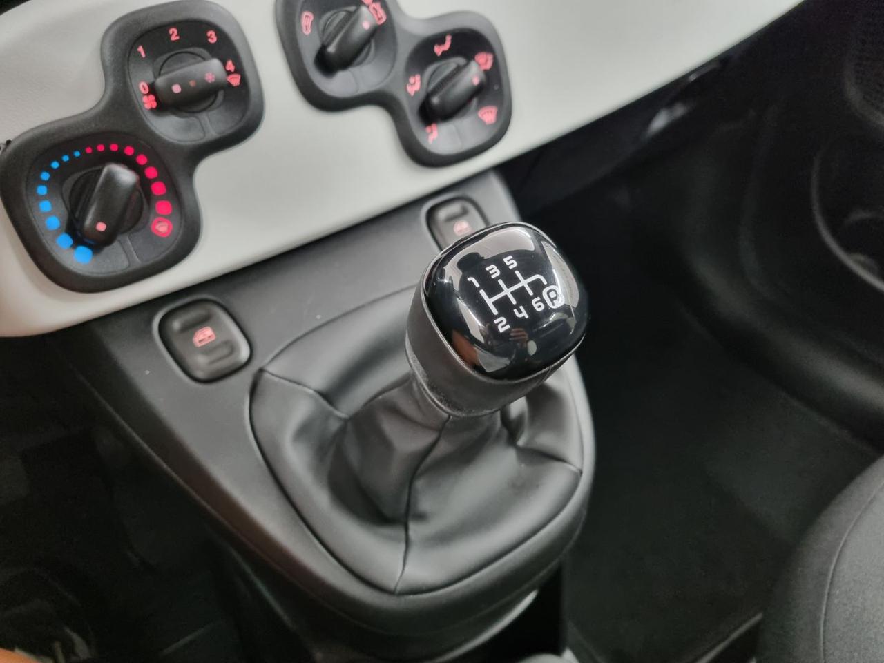 FIAT Panda 1.0 FireFly S&S Hybrid Pandina - 11