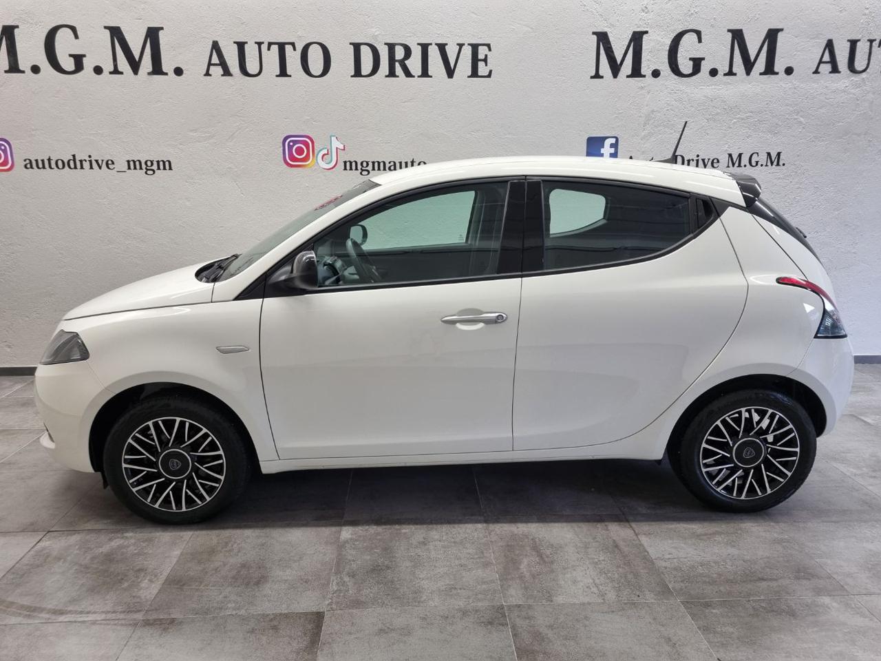 LANCIA Ypsilon 1.0 FireFly 5 porte S&S Hybrid Platino - 2