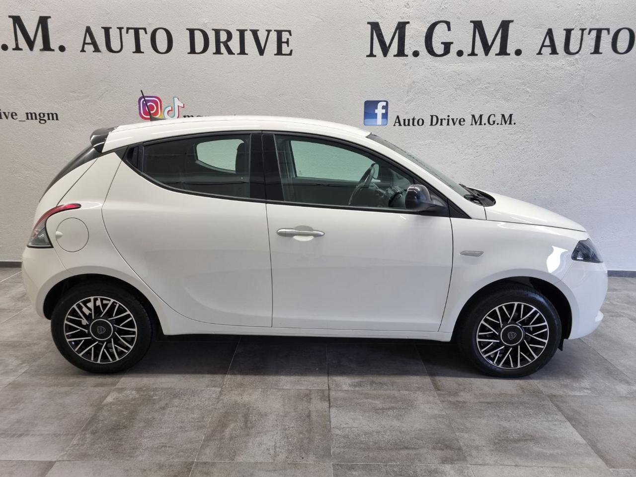 LANCIA Ypsilon 1.0 FireFly 5 porte S&S Hybrid Platino - 4