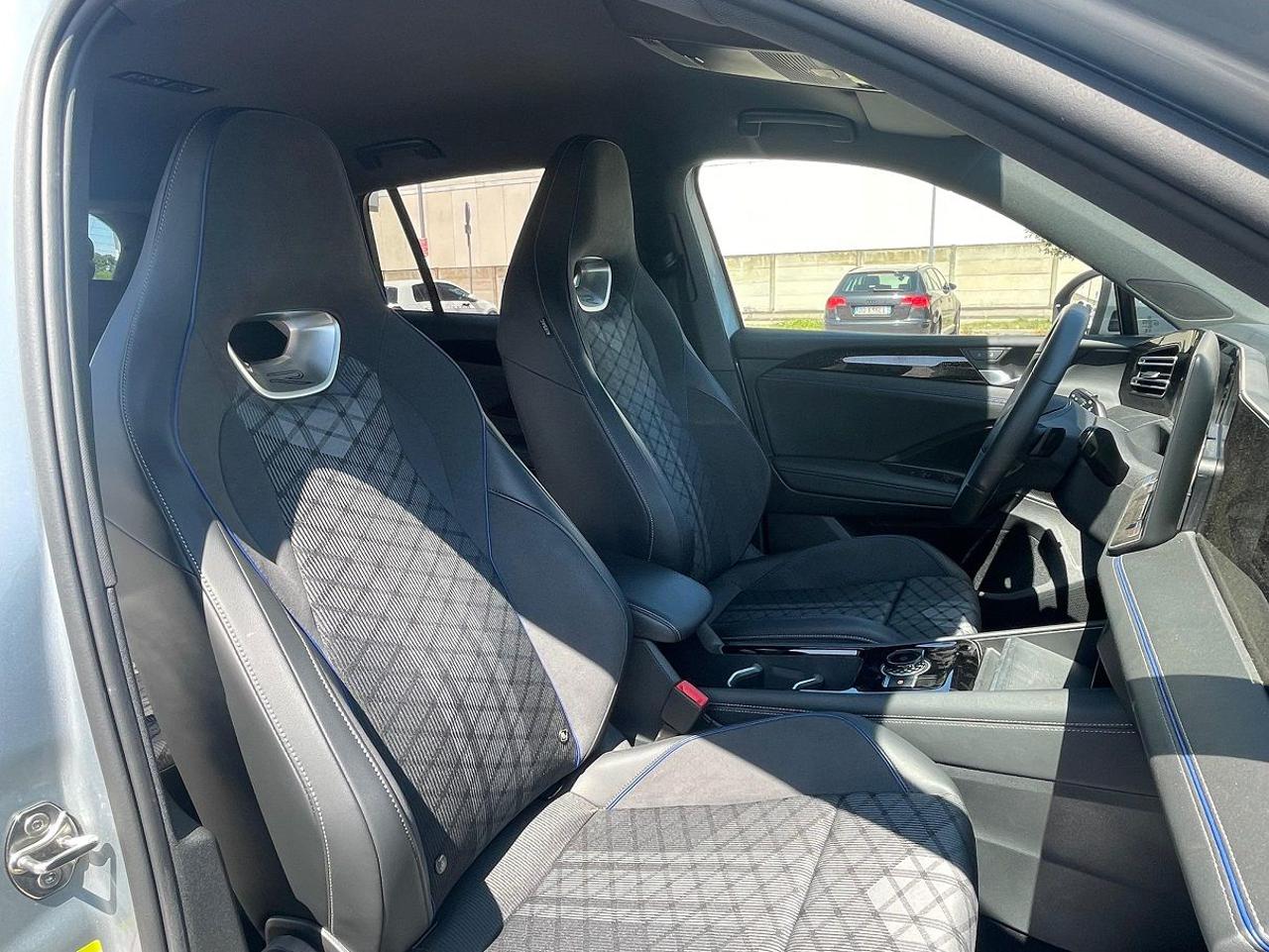 VOLKSWAGEN Tiguan 2.0 TDI 150 CV DSG R-Line SEMINUOVO - 6