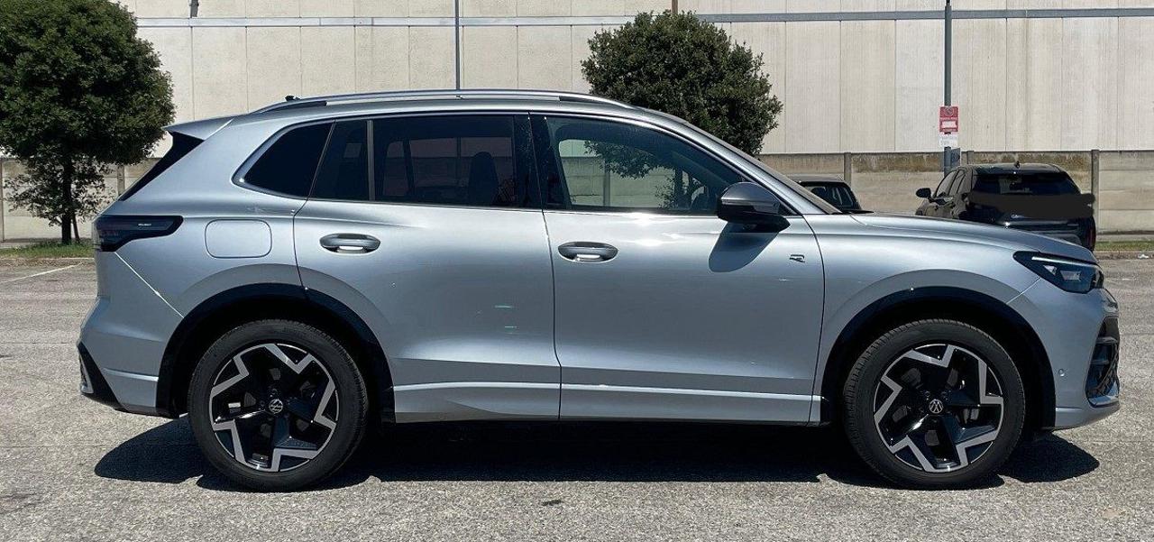 VOLKSWAGEN Tiguan 2.0 TDI 150 CV DSG R-Line SEMINUOVO - 3
