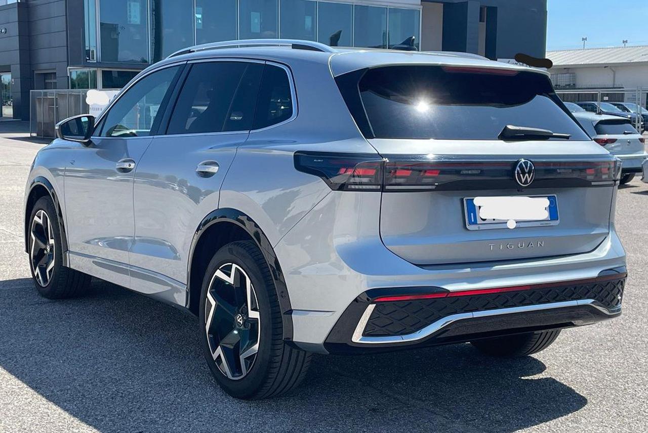 VOLKSWAGEN Tiguan 2.0 TDI 150 CV DSG R-Line SEMINUOVO - 5