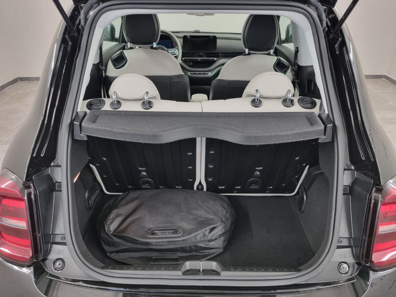 FIAT 500e 3+1 42 kWh La Prima - 28