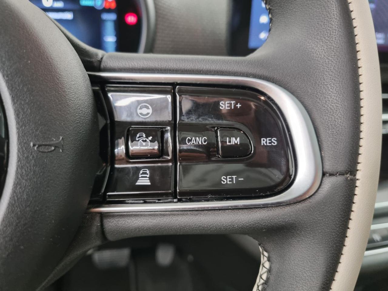 FIAT 500e 3+1 42 kWh La Prima - 36