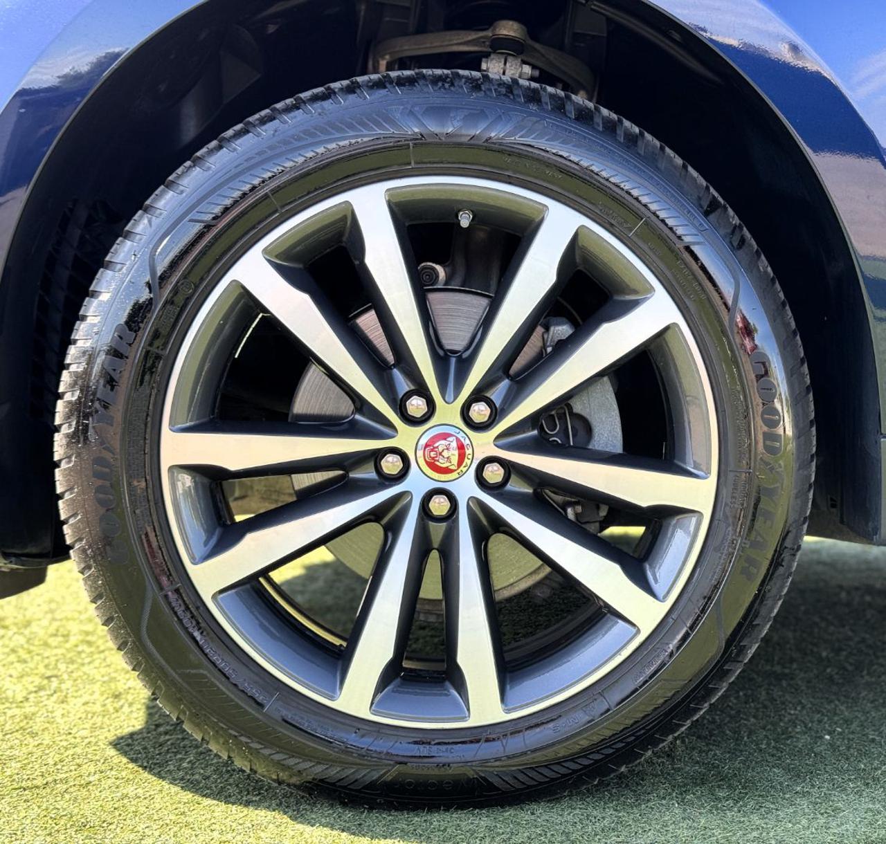 JAGUAR F-Pace 2.0 D 180cv AWD Prestige - Motore nuovo - 31