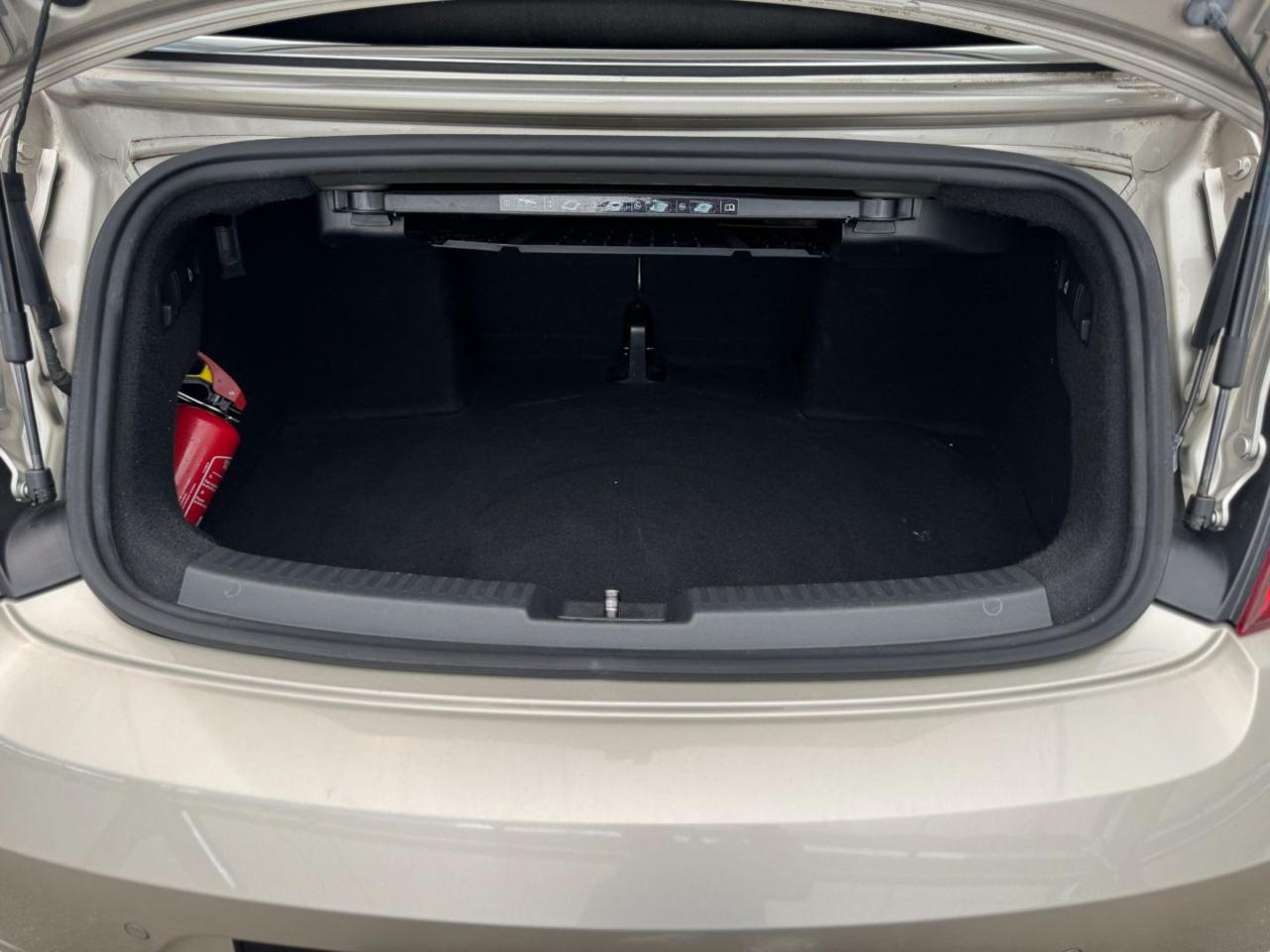 VOLKSWAGEN Maggiolino Cabrio 2.0 TDI DSG Sport Exclusive - UNICA - 30