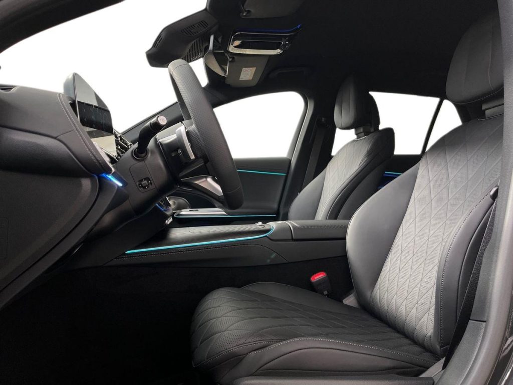 MERCEDES-BENZ E 220 d Mild hybrid 4Matic S.W. AMG Line Premium - 10