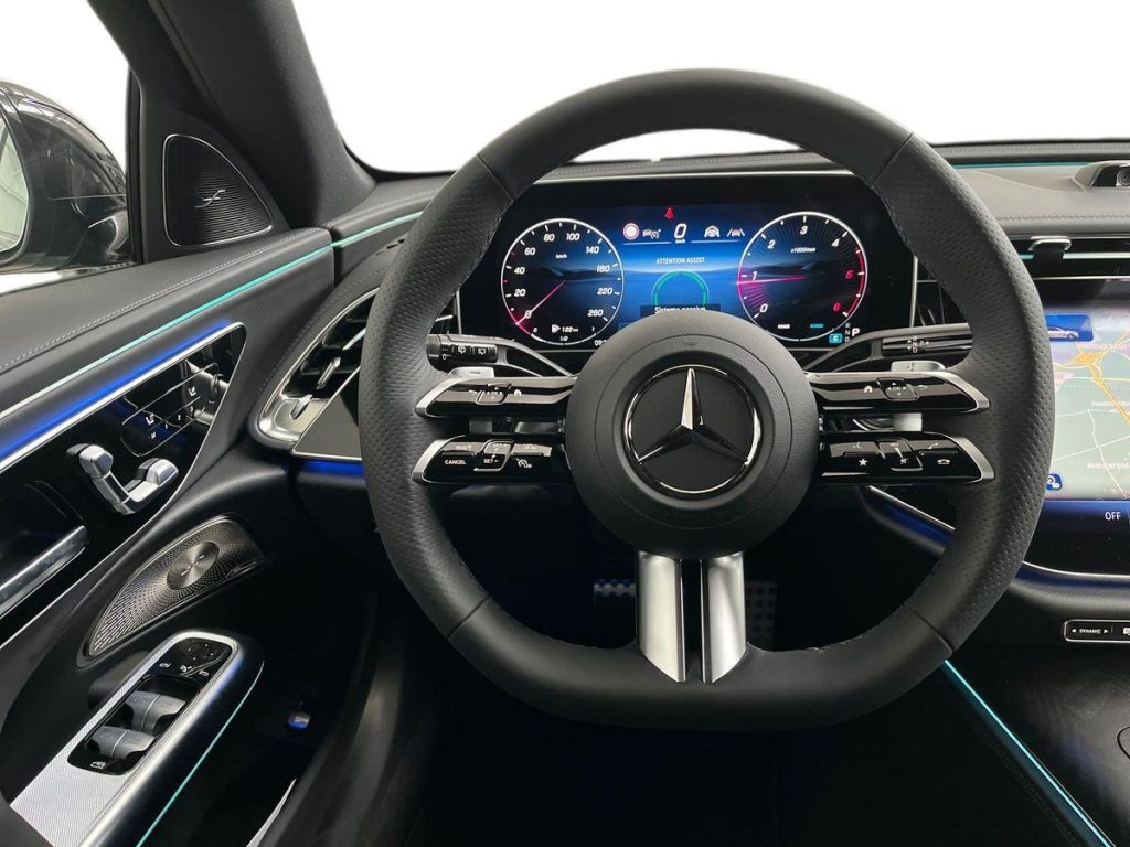 MERCEDES-BENZ E 220 d Mild hybrid 4Matic S.W. AMG Line Premium - 11