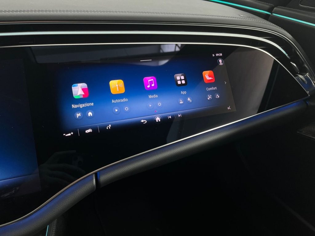 MERCEDES-BENZ E 220 d Mild hybrid 4Matic S.W. AMG Line Premium - 14