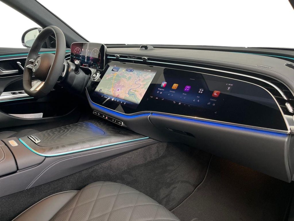 MERCEDES-BENZ E 220 d Mild hybrid 4Matic S.W. AMG Line Premium - 16